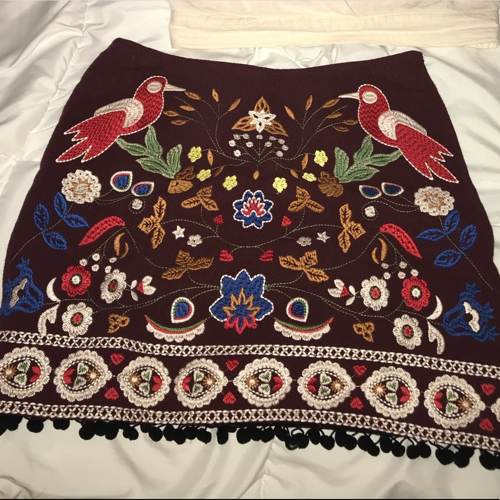 Embroidered skirt size M burgundy